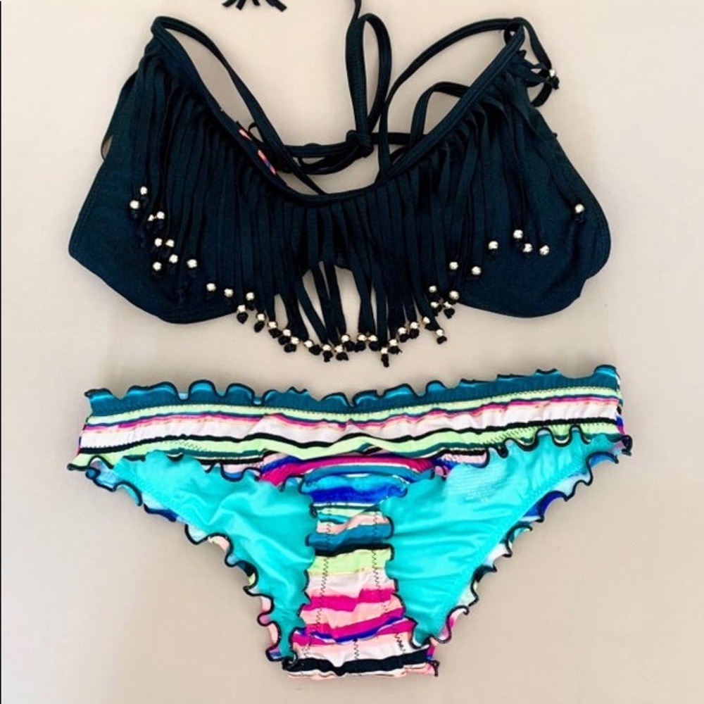 100 Bikinis
